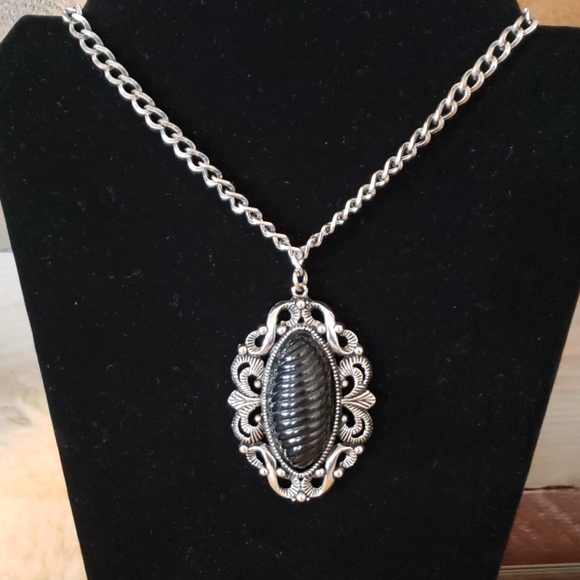 Necklaces and a matching earring - Picture 6 of 6